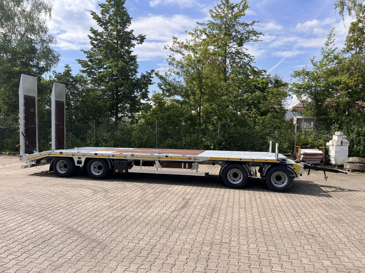 Möslein T4 VB H1 gerade neuer 4 Achs Tieflader gerade hydraulischen Rampen - Нискорамна площадка ремарке: снимка 1 Möslein T4 VB H1 gerade neuer 4 Achs Tieflader gerade hydraulischen Rampen - Нискорамна площадка ремарке: снимка 1