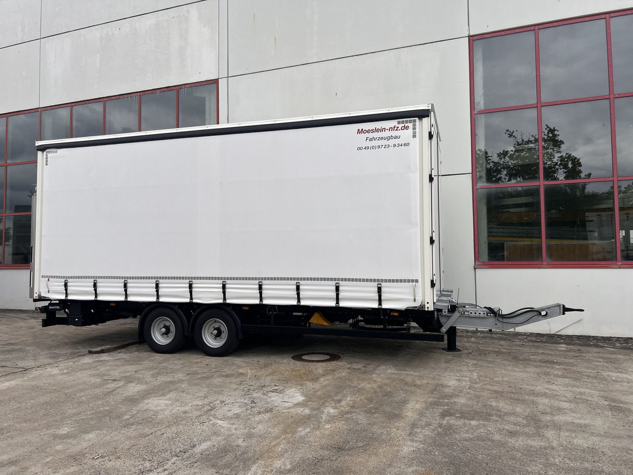 Möslein TPS 105 D-L Planenanhänger, Ladebordwand + Durchladbar neuwertig - Брезентово ремарке: снимка 4 Möslein TPS 105 D-L Planenanhänger, Ladebordwand + Durchladbar neuwertig - Брезентово ремарке: снимка 4