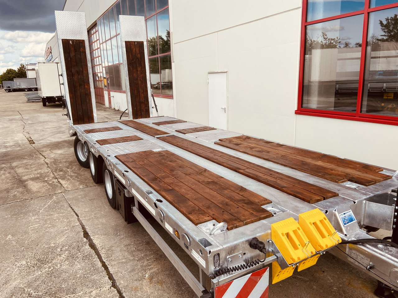 Möslein TT 31 31 t GG Tridem- Tieflader 3 Achs, gelenktNeufahrzeug - Нискорамна площадка ремарке: снимка 3 Möslein TT 31 31 t GG Tridem- Tieflader 3 Achs, gelenktNeufahrzeug - Нискорамна площадка ремарке: снимка 3