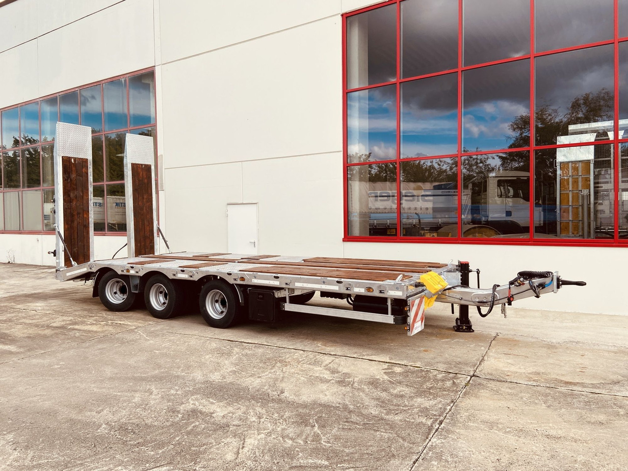 Möslein TT 31 31 t Tridem- Tieflader 3 Achs, 8 m LadeflächeNeufahrzeug - Нискорамна площадка ремарке: снимка 4 Möslein TT 31 31 t Tridem- Tieflader 3 Achs, 8 m LadeflächeNeufahrzeug - Нискорамна площадка ремарке: снимка 4