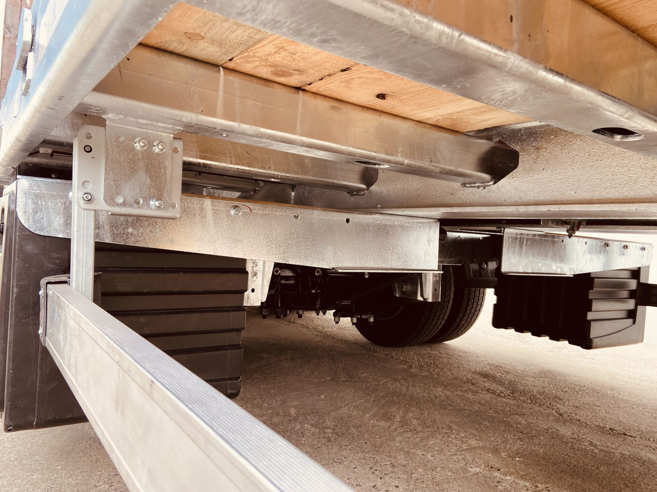 Möslein TT 34 Zugrohr Gerade 34 t GG Tridem- Tieflader 3 Achs, gelenktNeufahrzeug - Нискорамна площадка ремарке: снимка 2 Möslein TT 34 Zugrohr Gerade 34 t GG Tridem- Tieflader 3 Achs, gelenktNeufahrzeug - Нискорамна площадка ремарке: снимка 2