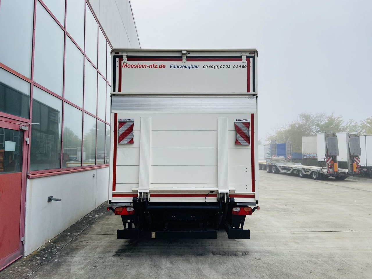 Затворена каросерия ремарке Möslein  Tandem Koffer, Ladebordwand 1,5 t + Durchladbar: снимка 8