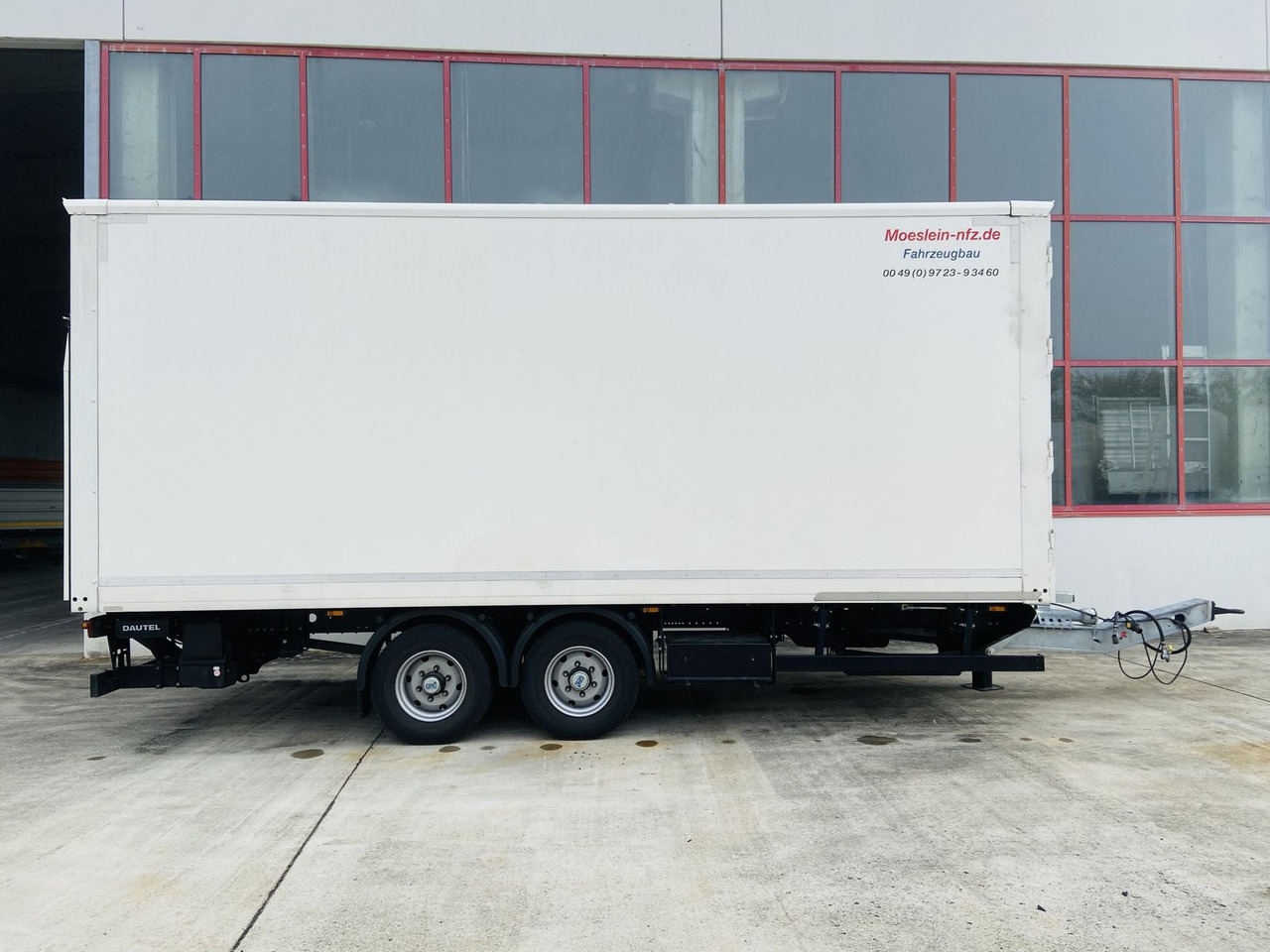 Затворена каросерия ремарке Möslein  Tandem Koffer, Ladebordwand 1,5 t + Durchladbar: снимка 7