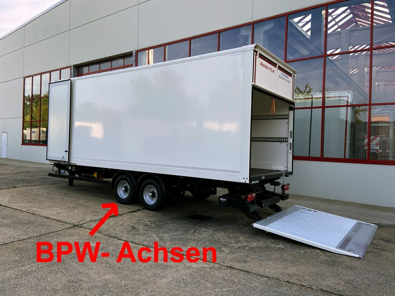 Möslein Tandem Koffer, Ladebordwand 1,5 t + Durchladbar - Затворена каросерия ремарке: снимка 4 Möslein Tandem Koffer, Ladebordwand 1,5 t + Durchladbar - Затворена каросерия ремарке: снимка 4
