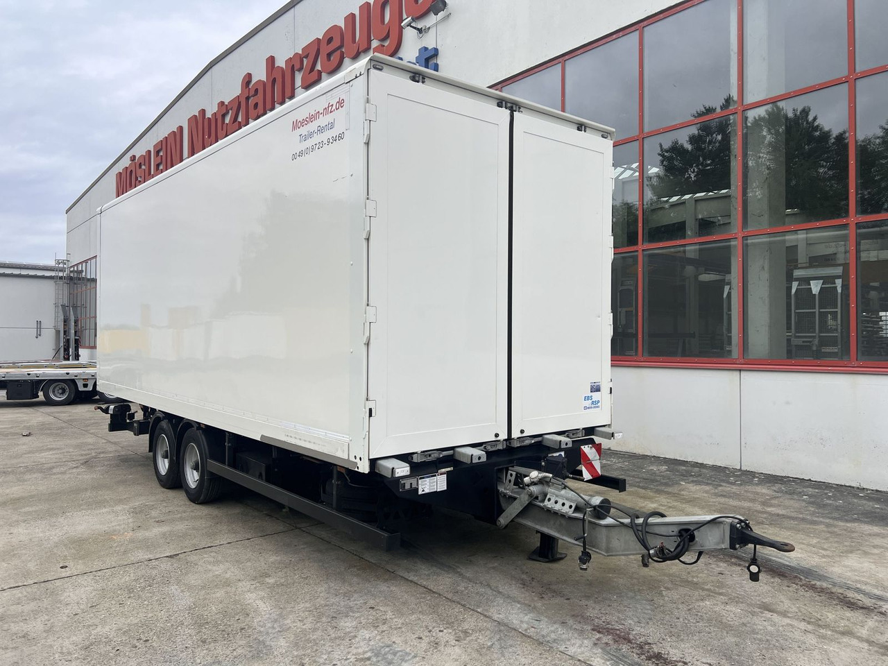 Möslein Tandem Koffer, Ladebordwand + Durchladbar - Затворена каросерия ремарке: снимка 2 Möslein Tandem Koffer, Ladebordwand + Durchladbar - Затворена каросерия ремарке: снимка 2