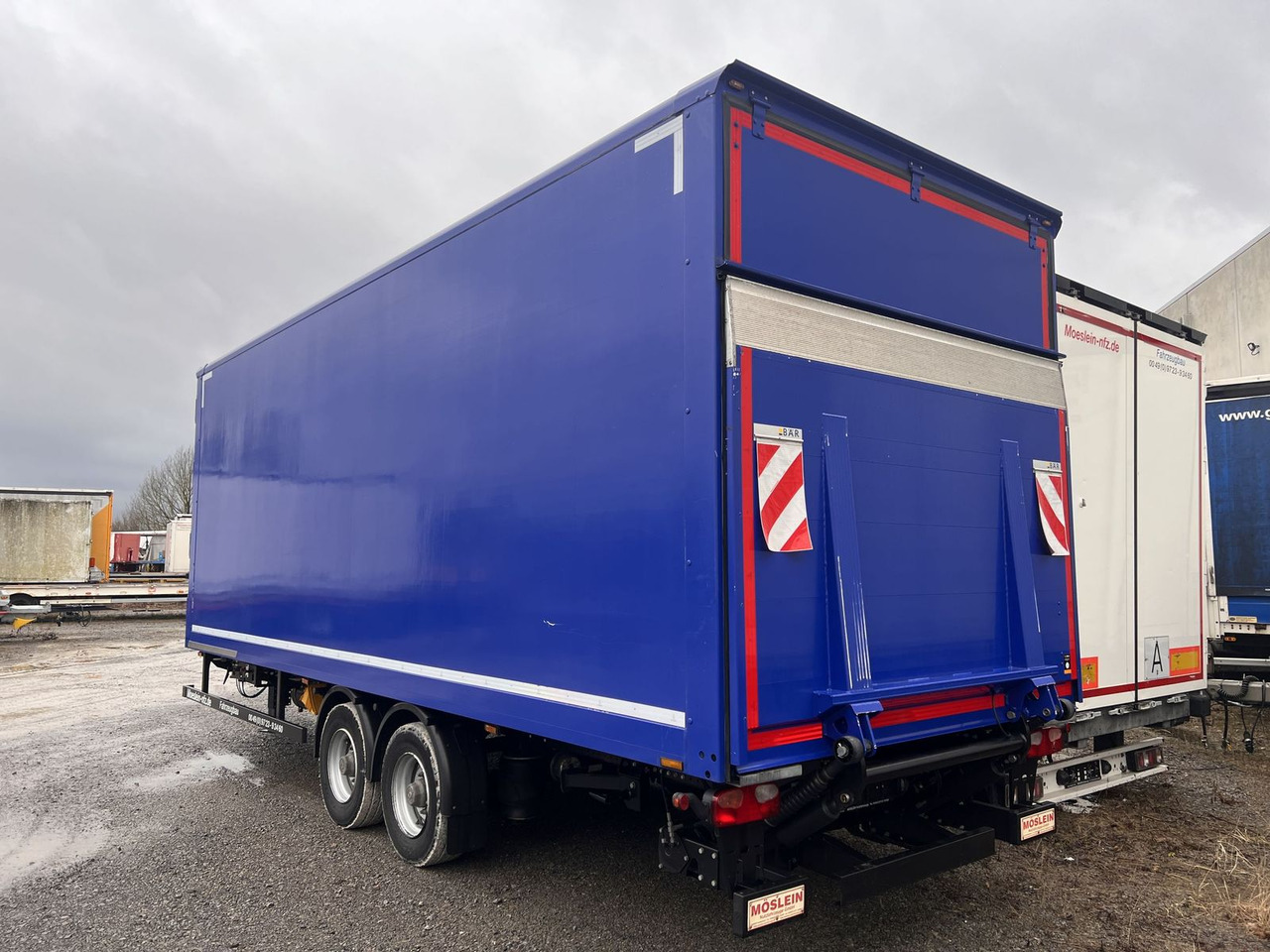 Möslein Tandem Koffer, Ladebordwand + Durchladbar, Weni - Затворена каросерия ремарке: снимка 3 Möslein Tandem Koffer, Ladebordwand + Durchladbar, Weni - Затворена каросерия ремарке: снимка 3
