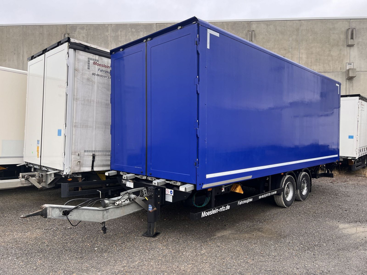 Möslein Tandem Koffer, Ladebordwand + Durchladbar, Weni - Затворена каросерия ремарке: снимка 2 Möslein Tandem Koffer, Ladebordwand + Durchladbar, Weni - Затворена каросерия ремарке: снимка 2