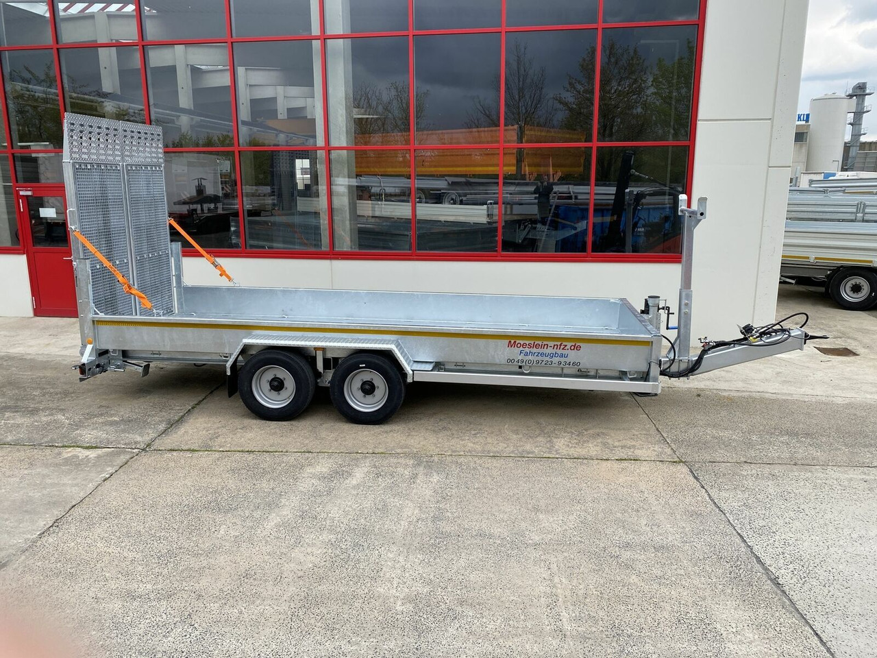 Möslein Tieflader für Fräsen breiten hydraulischen Ramp - Нискорамна площадка ремарке: снимка 1 Möslein Tieflader für Fräsen breiten hydraulischen Ramp - Нискорамна площадка ремарке: снимка 1