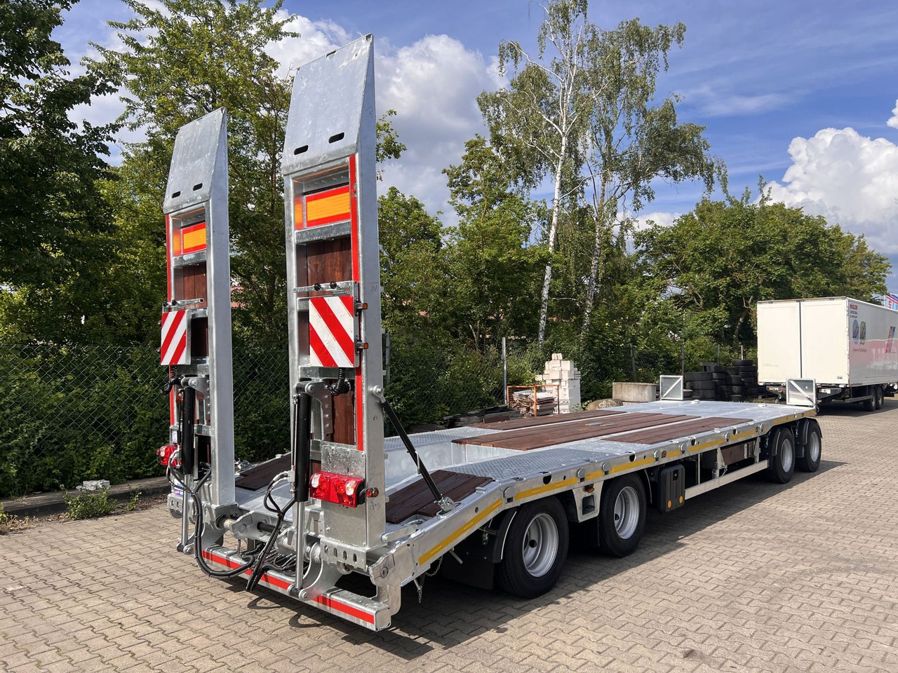 Möslein neuer 4 Achs Tieflader gerade hydraulischen Ram - Нискорамна площадка ремарке: снимка 3 Möslein neuer 4 Achs Tieflader gerade hydraulischen Ram - Нискорамна площадка ремарке: снимка 3