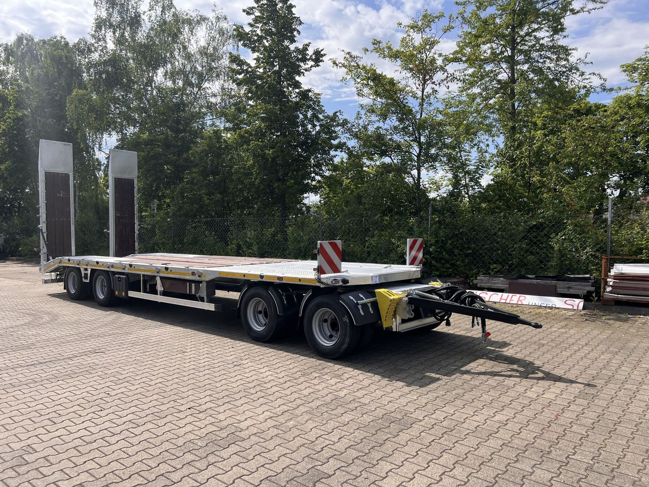 Möslein neuer 4 Achs Tieflader gerade hydraulischen Ram - Нискорамна площадка ремарке: снимка 2 Möslein neuer 4 Achs Tieflader gerade hydraulischen Ram - Нискорамна площадка ремарке: снимка 2