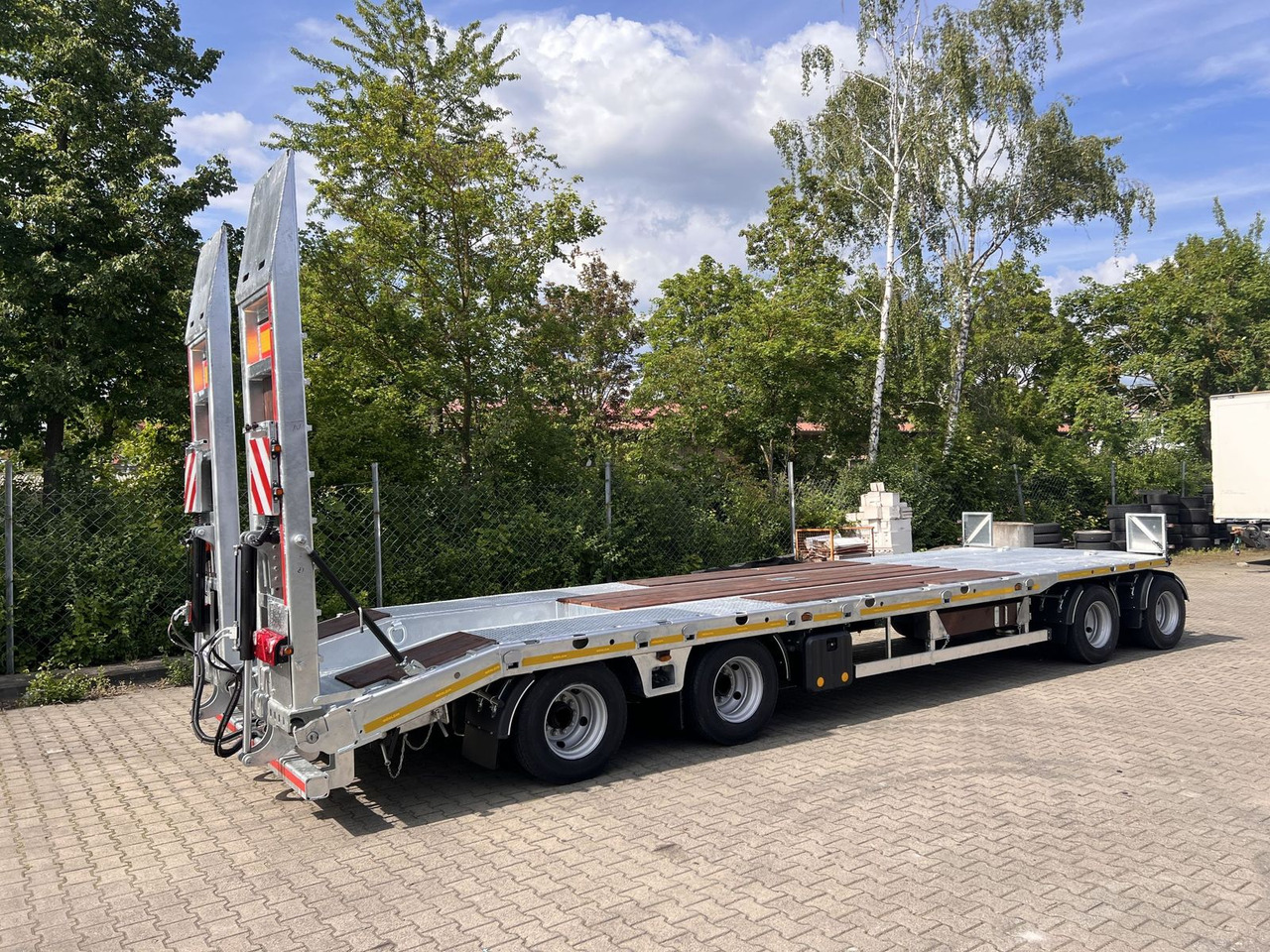 Möslein neuer 4 Achs Tieflader gerade hydraulischen Ram - Нискорамна площадка ремарке: снимка 4 Möslein neuer 4 Achs Tieflader gerade hydraulischen Ram - Нискорамна площадка ремарке: снимка 4