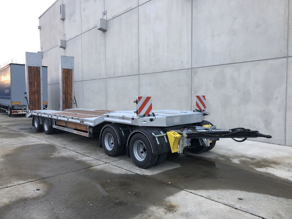 Möslein neuer 4 Achs Tieflader hydraulischen Rampen - Нискорамна площадка ремарке: снимка 2 Möslein neuer 4 Achs Tieflader hydraulischen Rampen - Нискорамна площадка ремарке: снимка 2