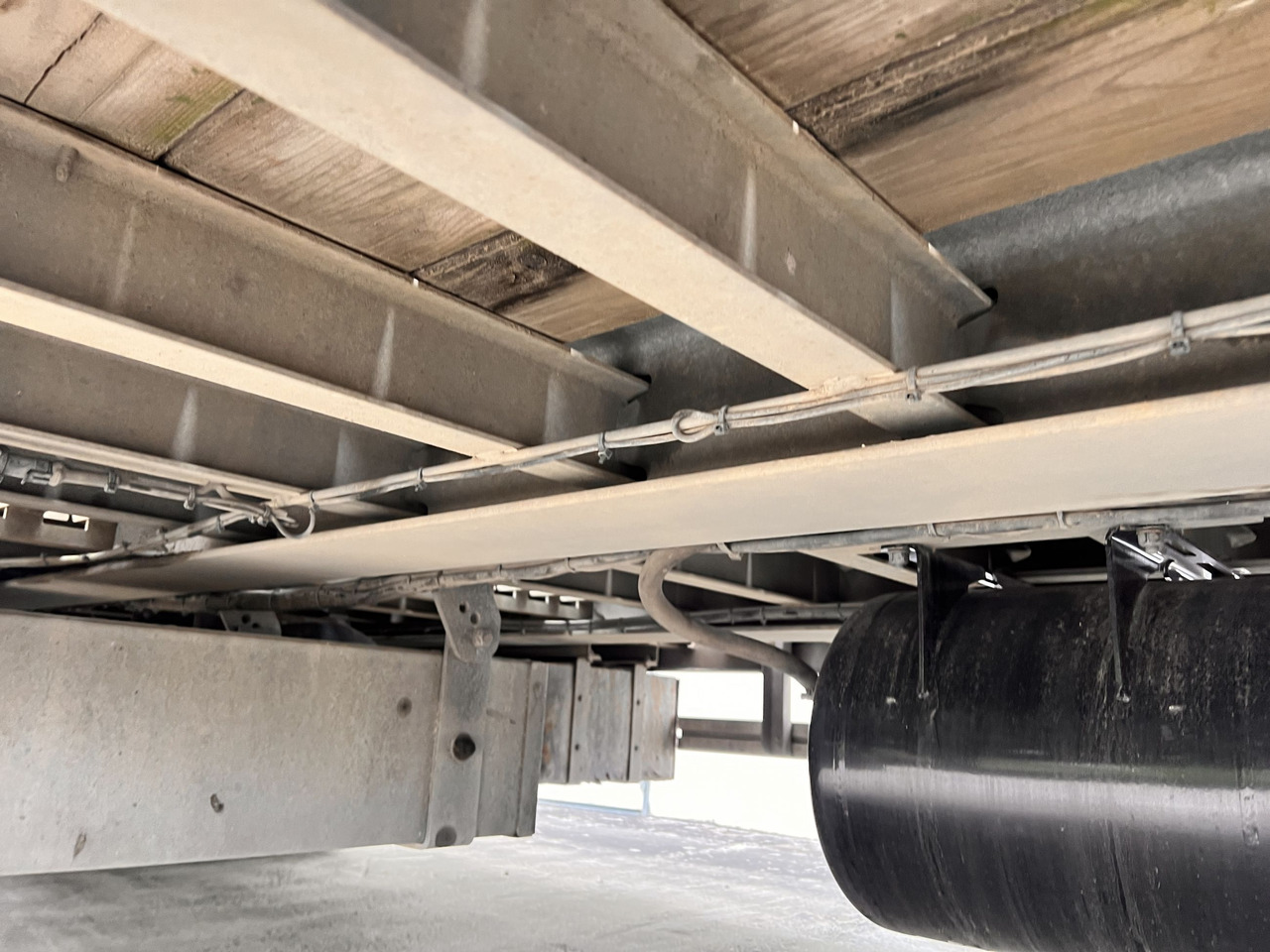 Müller Mitteltal D3 3 Achs Tieflader 9 m, Verzinkt, Wenig Benutzt - Нискорамна площадка ремарке: снимка 2 Müller Mitteltal D3 3 Achs Tieflader 9 m, Verzinkt, Wenig Benutzt - Нискорамна площадка ремарке: снимка 2