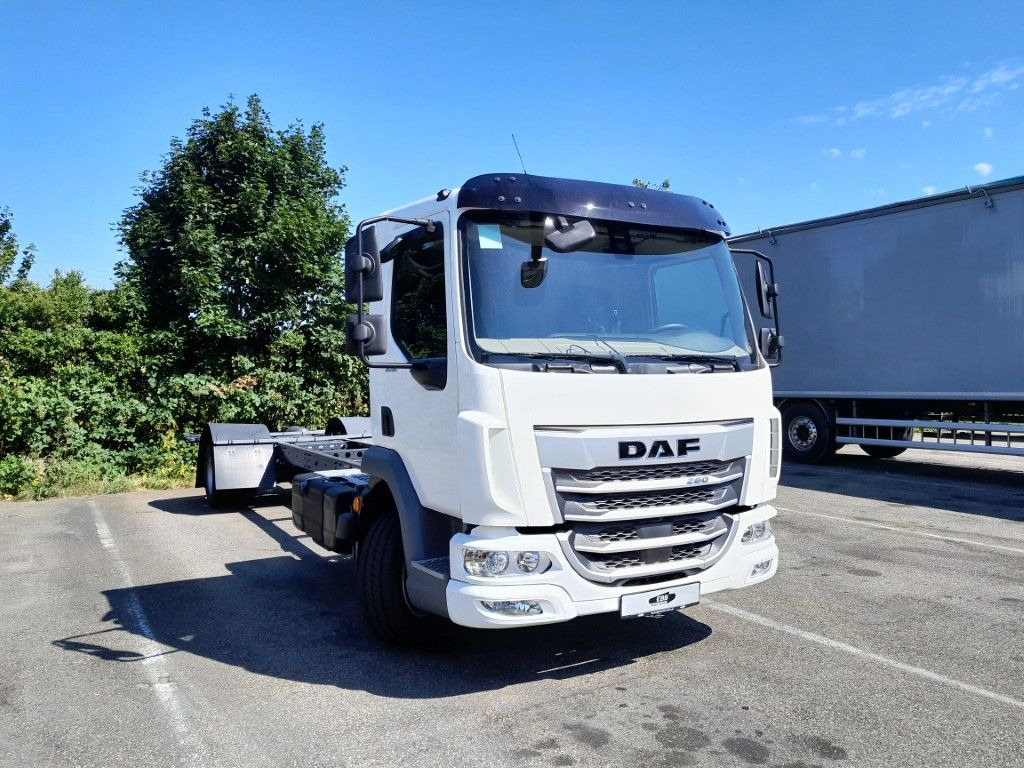 DAF FA XB 260 12t reparierter Wasserschaden - Шаси кабина: снимка 3 DAF FA XB 260 12t reparierter Wasserschaden - Шаси кабина: снимка 3