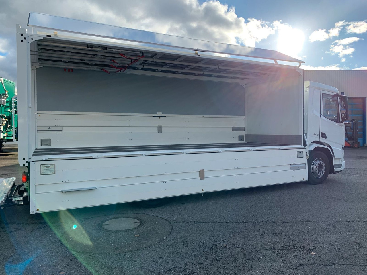 DAF FA XD 370 zikun Swing-Board-Aufbau - За напитки камион: снимка 4 DAF FA XD 370 zikun Swing-Board-Aufbau - За напитки камион: снимка 4