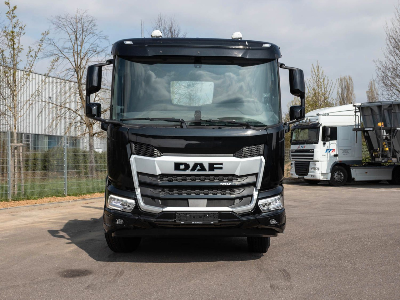 DAF FA XD 410 VDL Absetzkipper DAF FA XD 410 VDL Absetzkipper - Мултилифт за контейнери камион: снимка 2 DAF FA XD 410 VDL Absetzkipper DAF FA XD 410 VDL Absetzkipper - Мултилифт за контейнери камион: снимка 2
