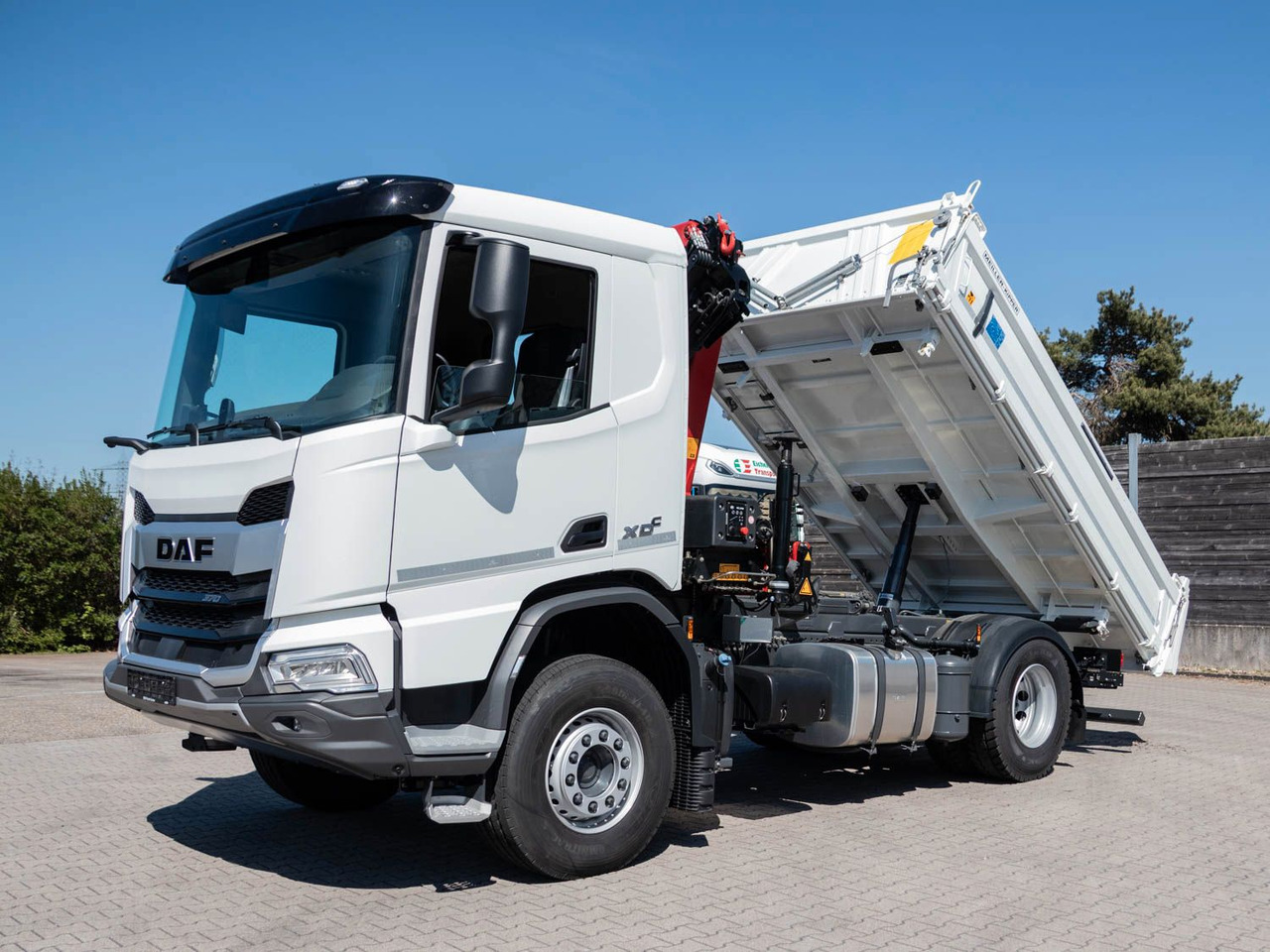 DAF FA XDC 370 Krankipper DAF XDC 370 FA Meiller Krankipper HMF - Камион с кран, Самосвал камион: снимка 2 DAF FA XDC 370 Krankipper DAF XDC 370 FA Meiller Krankipper HMF - Камион с кран, Самосвал камион: снимка 2