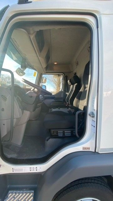 DAF LF 210 8t Pritsche-Plane LBW Tageszulassung DAF FA LF 210 08t Spier Pritsche-Plane - Камион с брезент: снимка 5 DAF LF 210 8t Pritsche-Plane LBW Tageszulassung DAF FA LF 210 08t Spier Pritsche-Plane - Камион с брезент: снимка 5