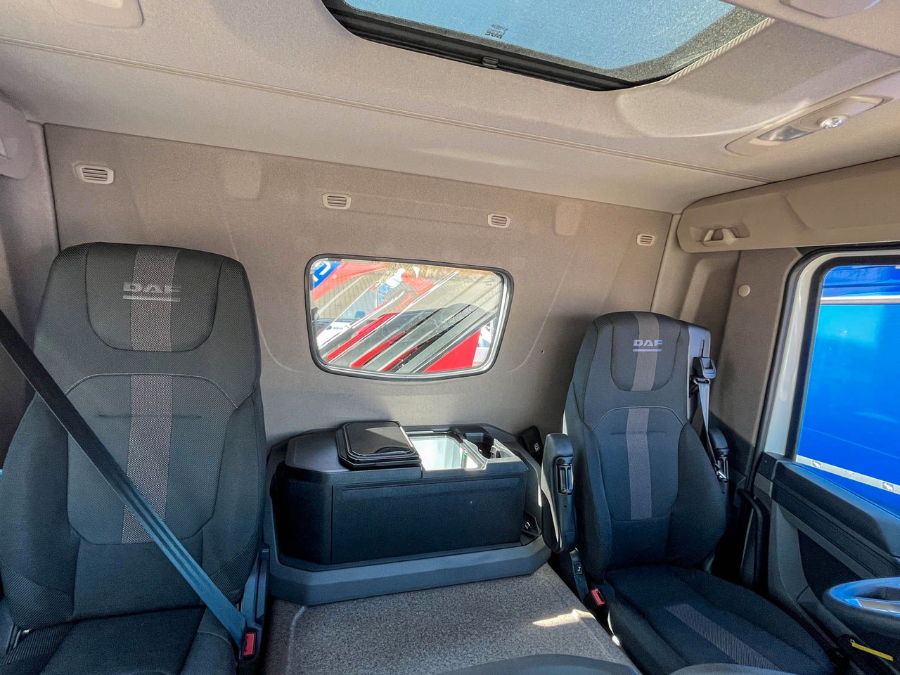 Нови Самосвал камион DAF XDC 370 FA Meiller Krankipper HMF DAF XDC 370 FA Meiller Krankipper HMF: снимка 20 Нови Самосвал камион DAF XDC 370 FA Meiller Krankipper HMF DAF XDC 370 FA Meiller Krankipper HMF: снимка 20