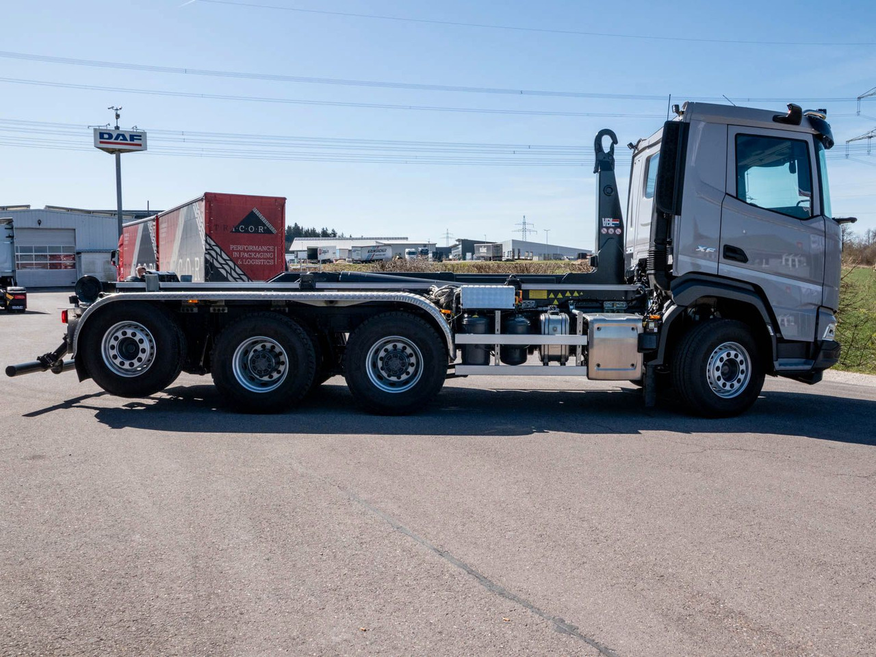 DAF XF 530 FAW mit VDL Abrollkipper DAF XF 530 FAW mit VDL Abrollkipper - Мултилифт с кука камион: снимка 4 DAF XF 530 FAW mit VDL Abrollkipper DAF XF 530 FAW mit VDL Abrollkipper - Мултилифт с кука камион: снимка 4