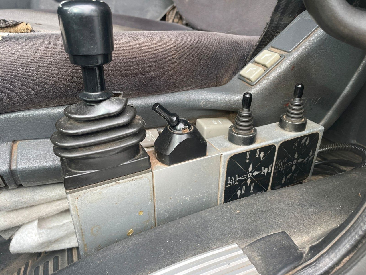 Самосвал камион, Камион с кран Scania B4X2 ATL, Absetzkipper: снимка 10