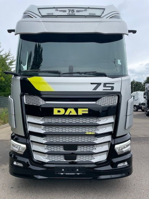 DAF XG+ 480 FT 75 Jahre DAF Edition "Limitiert" DAF XG+ 480 FT 75 Jahre DAF Edition - Влекач: снимка 4 DAF XG+ 480 FT 75 Jahre DAF Edition "Limitiert" DAF XG+ 480 FT 75 Jahre DAF Edition - Влекач: снимка 4