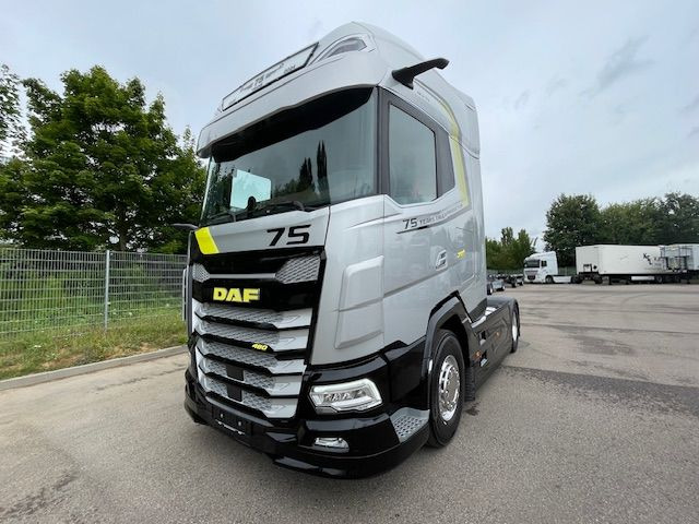 DAF XG+ 480 FT 75 Jahre DAF Edition "Limitiert" DAF XG+ 480 FT 75 Jahre DAF Edition - Влекач: снимка 2 DAF XG+ 480 FT 75 Jahre DAF Edition "Limitiert" DAF XG+ 480 FT 75 Jahre DAF Edition - Влекач: снимка 2