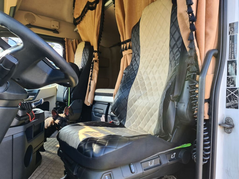 Interior photo 2: Влекач Mercedes-Benz Actros 1942 ACTROS 1942 EURO 5 !!!