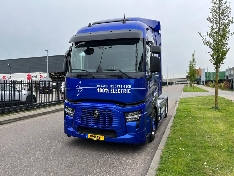 Renault T E-tech T4x2 540kWh 6-packs battery Sleeper Cab 2 beds, Nieuwstaat/New condition - Влекач: снимка 3 Renault T E-tech T4x2 540kWh 6-packs battery Sleeper Cab 2 beds, Nieuwstaat/New condition - Влекач: снимка 3