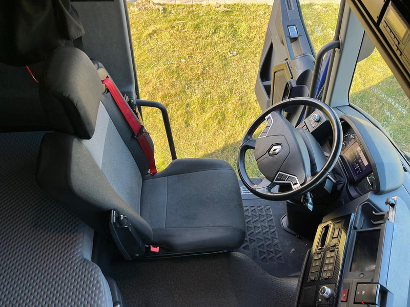 Interior photo 1: Влекач Renault T-evo 440 T4x2, Sleepercab Comfort 2 Beds, Optidriver, Optibrake