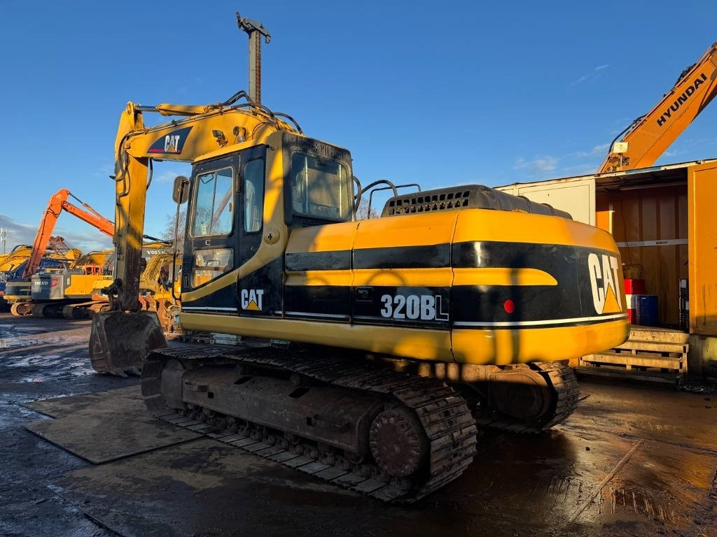 CAT 320 B L - Верижен багер: снимка 3 CAT 320 B L - Верижен багер: снимка 3
