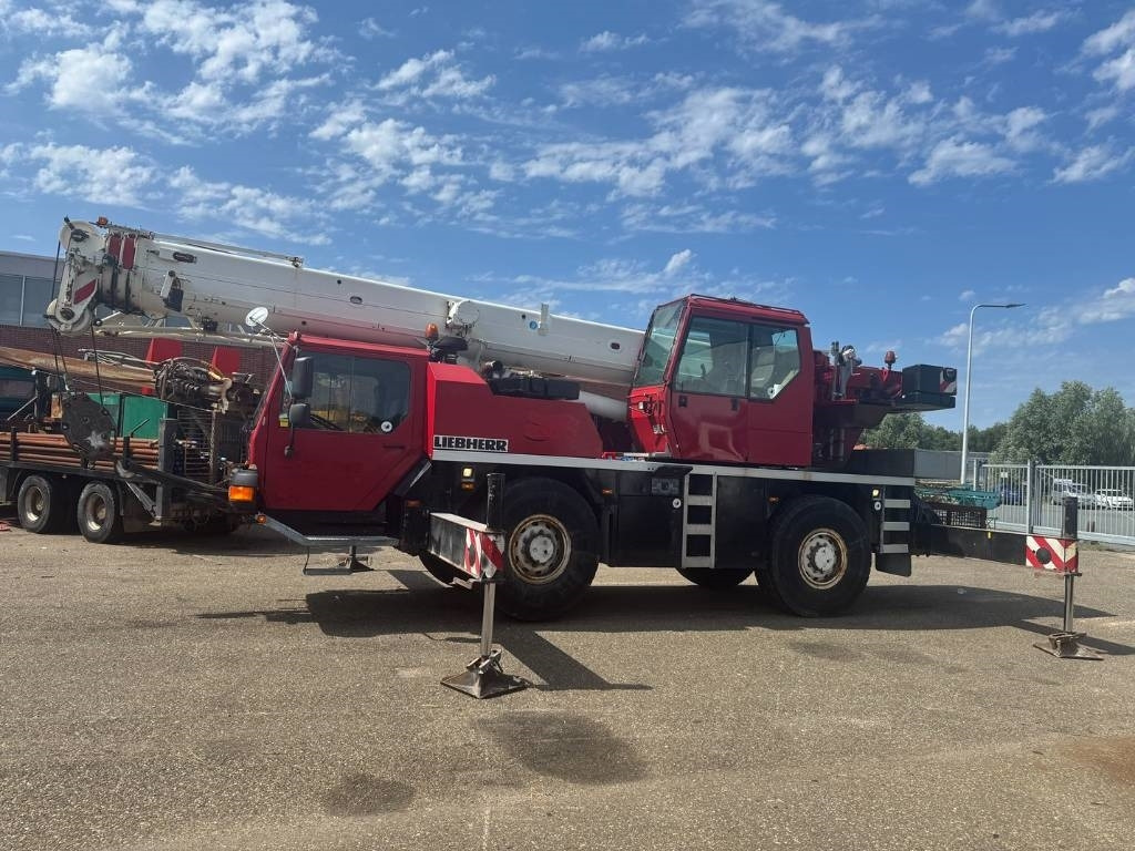 Liebherr LTM 1030-2.1 whit jib - Кран за всякакви терени: снимка 2 Liebherr LTM 1030-2.1 whit jib - Кран за всякакви терени: снимка 2
