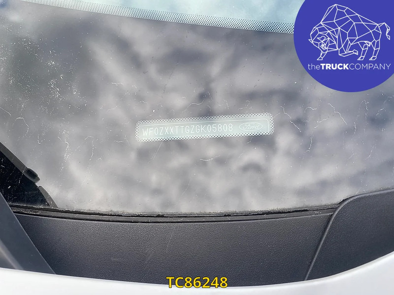 Ford Transit Custom 2.0Tdci dubbele cabine - Товарен бус: снимка 2 Ford Transit Custom 2.0Tdci dubbele cabine - Товарен бус: снимка 2