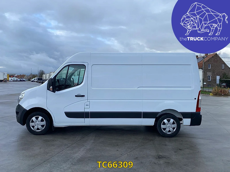 Nissan Interstar 130.35 L2H2 - Малък ван: снимка 2 Nissan Interstar 130.35 L2H2 - Малък ван: снимка 2