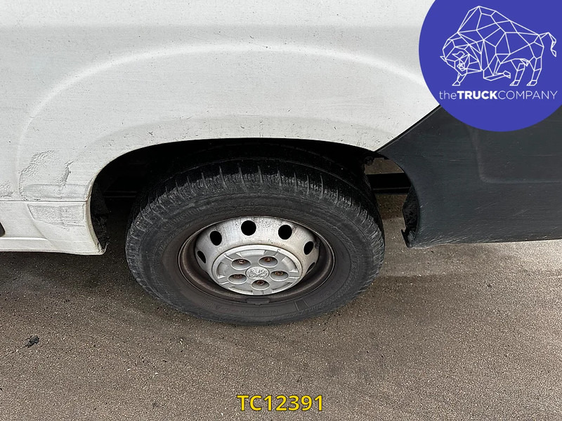 Товарен бус Peugeot Boxer L3H2: снимка 13