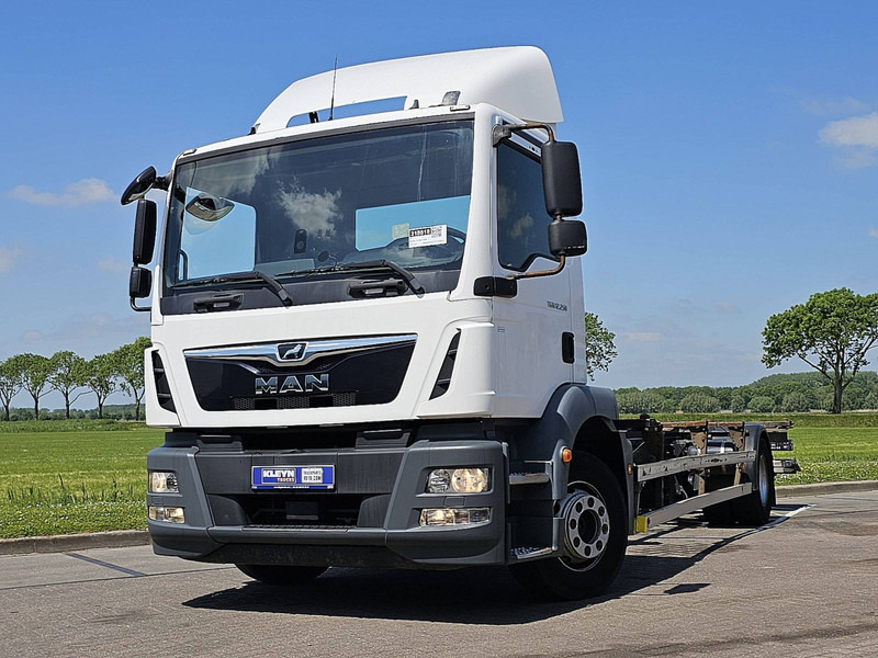 MAN 12.250 TGM LL AIRCO TAILLIFT - Контейнеровоз/ Сменна каросерия камион: снимка 1 MAN 12.250 TGM LL AIRCO TAILLIFT - Контейнеровоз/ Сменна каросерия камион: снимка 1