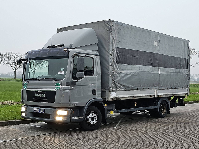 MAN 8.220 TGL MANUAL LIFT AIRCO - Камион с брезент: снимка 2 MAN 8.220 TGL MANUAL LIFT AIRCO - Камион с брезент: снимка 2