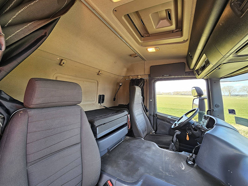 Interior photo 2: Лизинг на Scania P360 6X2*4 LIFT MAN. RET. Scania P360 6X2*4 LIFT MAN. RET.