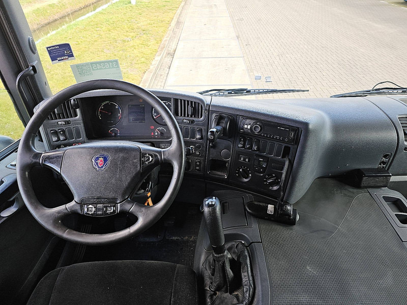 Interior photo 1: Лизинг на Scania P360 6X2*4 LIFT MAN. RET. Scania P360 6X2*4 LIFT MAN. RET.