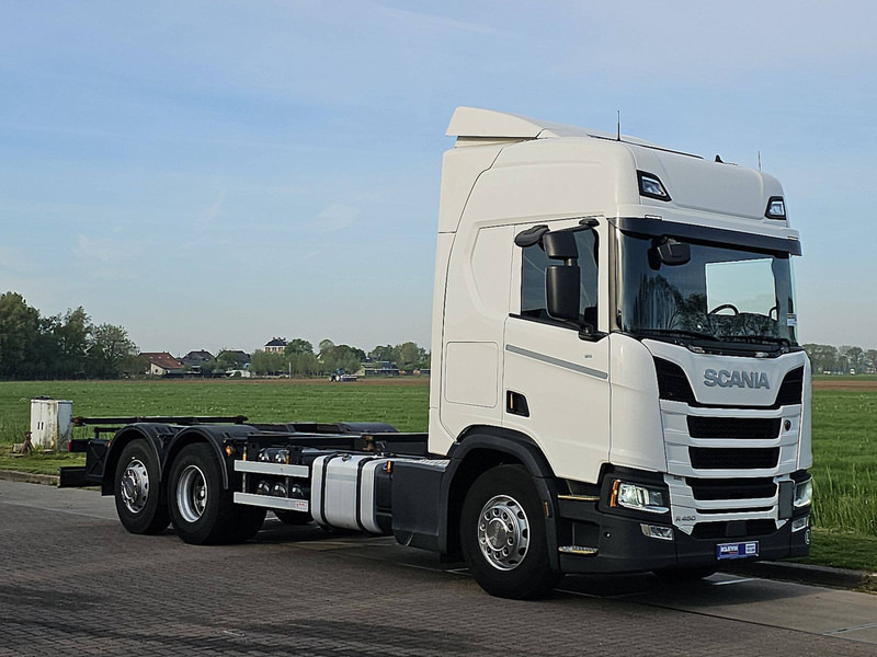 Scania R450 6x2*4 - Контейнеровоз/ Сменна каросерия камион: снимка 5 Scania R450 6x2*4 - Контейнеровоз/ Сменна каросерия камион: снимка 5