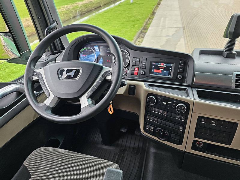 Interior photo 1: Влекач MAN 18.500 TGX XXL INTARDER 2X TANK