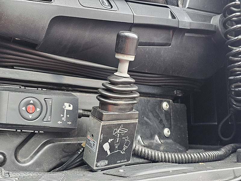 Влекач Mercedes-Benz ACTROS 1843 LS: снимка 17