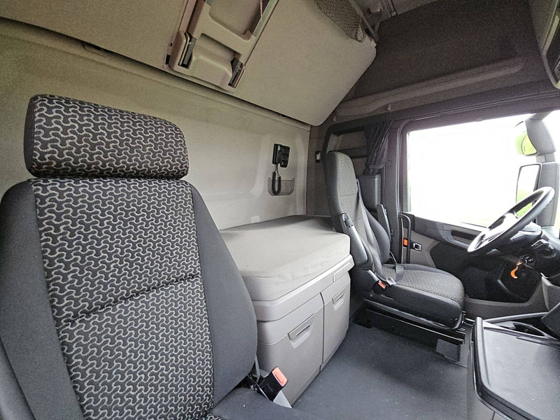 Влекач Scania S450: снимка 15