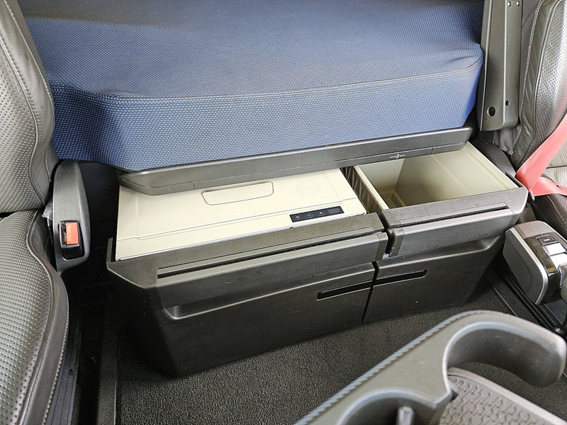 Влекач Volvo FH 500 FH5 6X2 STEERED PTO: снимка 11 Влекач Volvo FH 500 FH5 6X2 STEERED PTO: снимка 11