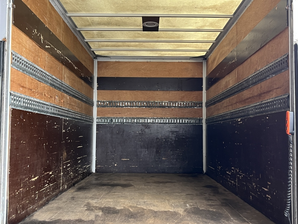 Iveco Daily 35C18 3.0 Euro4 Tempomat 4,15m Koffer+ LBW - Лекотоварен автомобил фургон: снимка 2 Iveco Daily 35C18 3.0 Euro4 Tempomat 4,15m Koffer+ LBW - Лекотоварен автомобил фургон: снимка 2