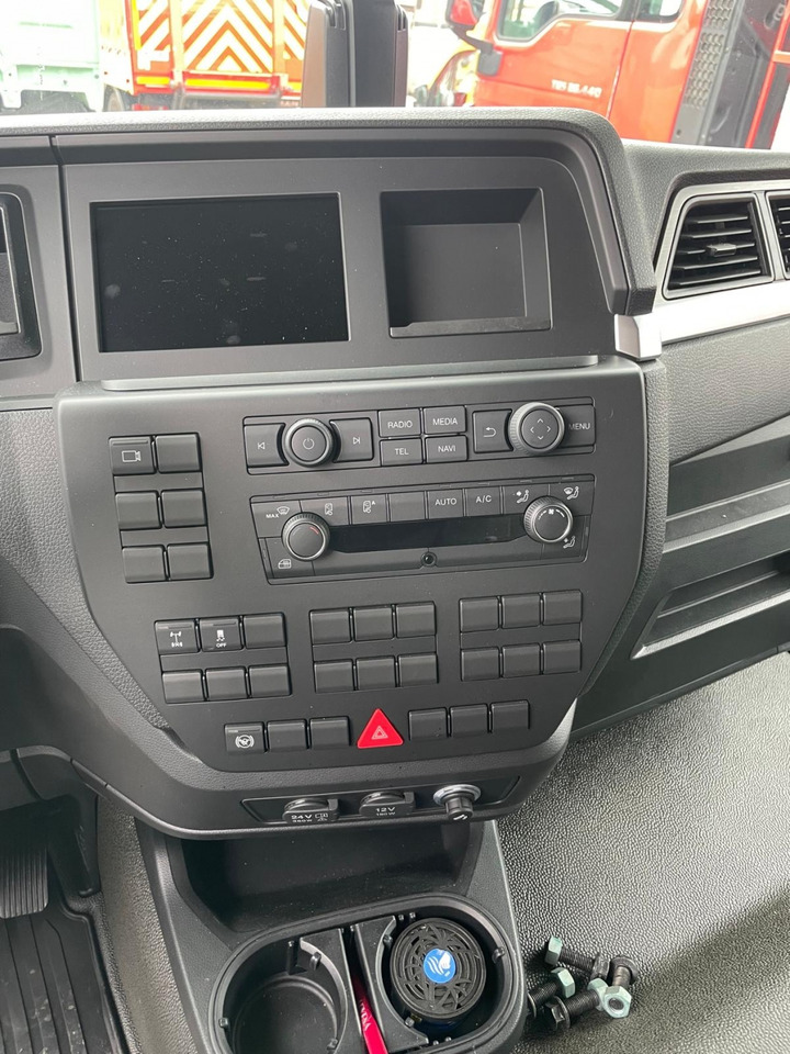 MAN TGM 12.290 Klimaauto. NAVI 7,9 Koffer+LBW Unfall - Камион фургон: снимка 3 MAN TGM 12.290 Klimaauto. NAVI 7,9 Koffer+LBW Unfall - Камион фургон: снимка 3