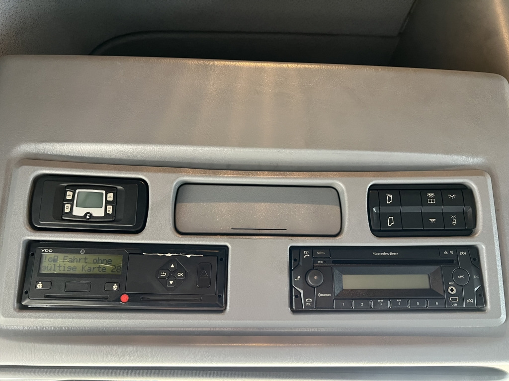 Mercedes-Benz Atego 1230 Klima ACC Schlafkabine 7,2m P+P LBW - Камион с брезент: снимка 3 Mercedes-Benz Atego 1230 Klima ACC Schlafkabine 7,2m P+P LBW - Камион с брезент: снимка 3