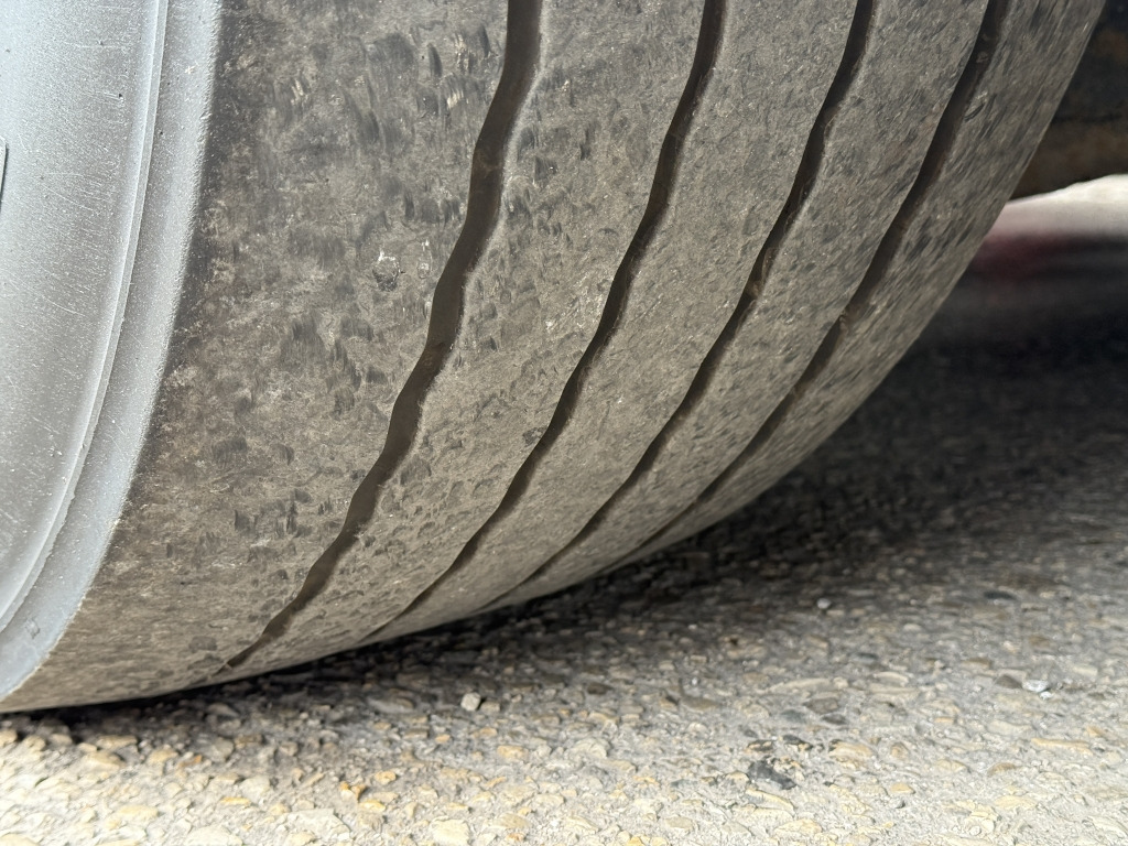 MAN TGX 18.440 EEV Klima 3-fach Motorbremse 2xTank - Влекач: снимка 4 MAN TGX 18.440 EEV Klima 3-fach Motorbremse 2xTank - Влекач: снимка 4