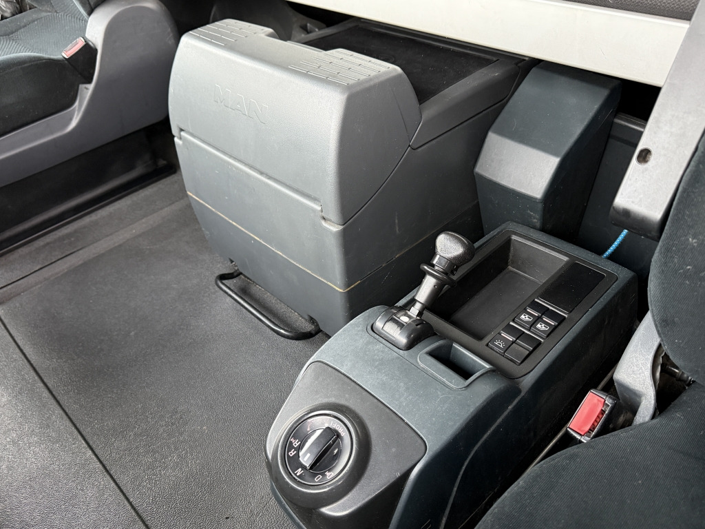 MAN TGX 18.440 XLX MEGA Klimaauto Motorbremse 2xTank - Влекач: снимка 4 MAN TGX 18.440 XLX MEGA Klimaauto Motorbremse 2xTank - Влекач: снимка 4