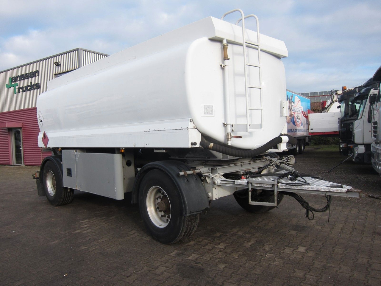 Lindner & Fischer 18400ltr 3 Kammern Oben-Unten - Ремарке цистерна: снимка 1 Lindner & Fischer 18400ltr 3 Kammern Oben-Unten - Ремарке цистерна: снимка 1